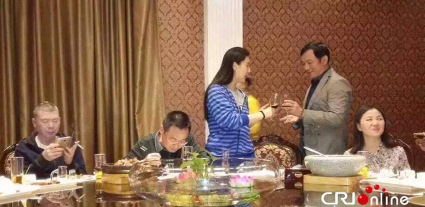 판빙빙, 감독 핑샤오강 신작 촬영 돌입…축배 들며 통음