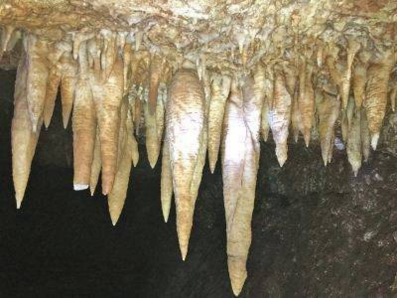 허난서 우물 파다 천연동굴 발견…신기한 지하궁전