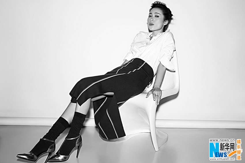 장이옌 스모키 메이크업에 매혹적인 자태…‘냉혹+요염’