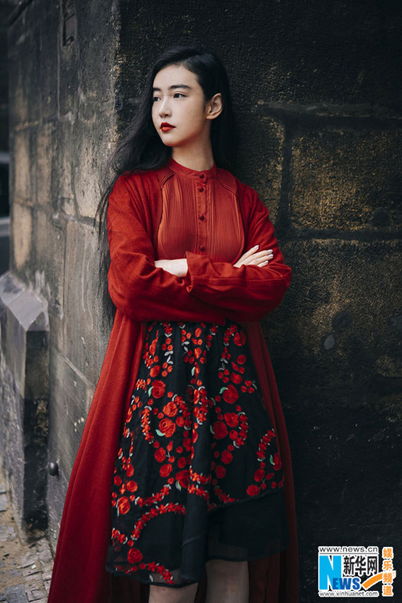 장신위안 프라하 화보 공개, 'All 레드'
