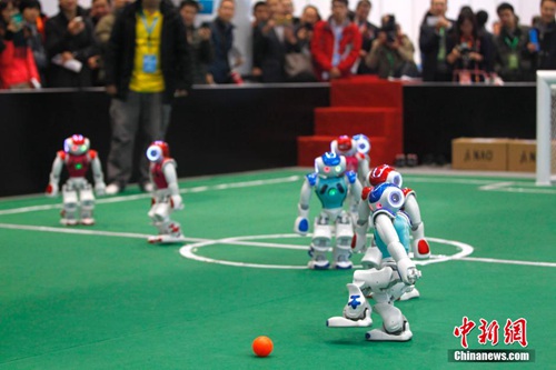2015 세계 로봇대회 베이징서 개막, 최첨단 로봇 등장에 ‘휘둥그레’