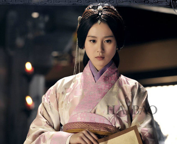 사극 ‘운중가’의 화려한 한푸, 가장 잘 어울리는 스타는?