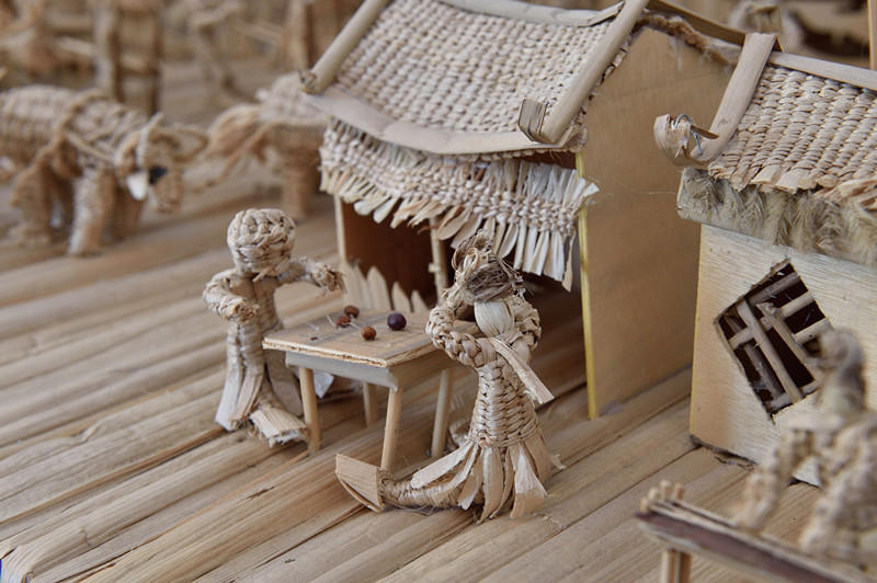 50세 교사, 2년간 짚세공으로 ‘청명상하도’ 제작