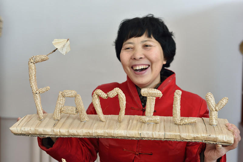 50세 교사, 2년간 짚세공으로 ‘청명상하도’ 제작