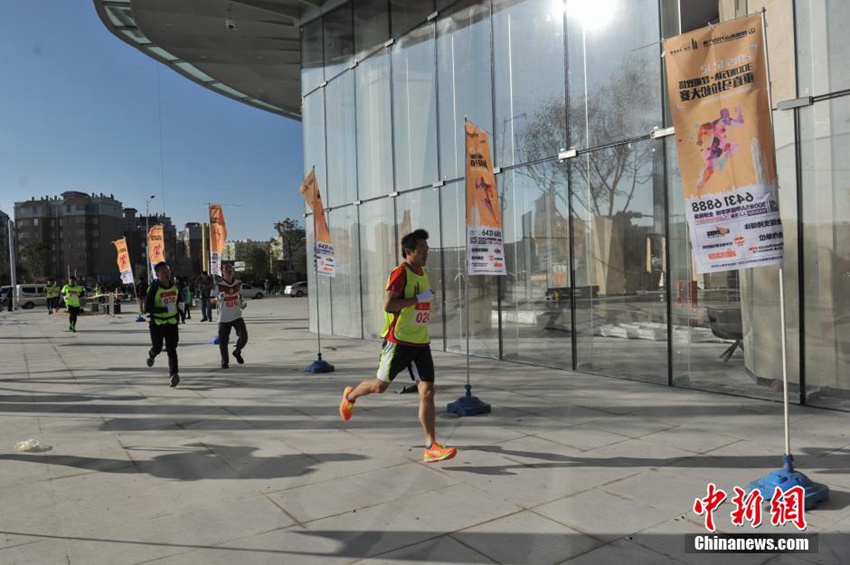 쿤밍, 최고층 빌딩에서 개최된 이색 ‘수직 마라톤’ 대회