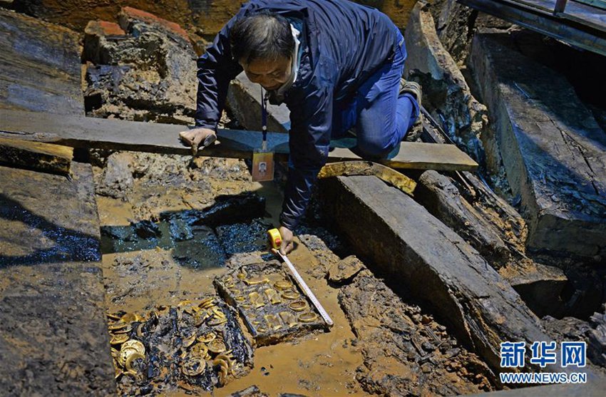 서한 해혼후 고분 개관(開棺), 한무제 손자로 점쳐져