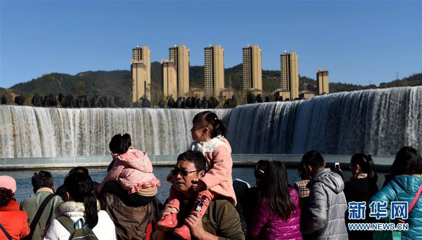 중국 최대 인공폭포 쿤밍에 등장, 넓이 400m 자랑