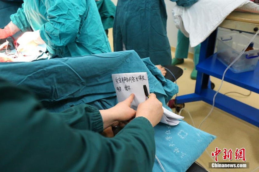 청각장애 산모의 분만, 문자로 소통한 의사의 배려