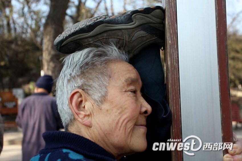 시안 칠순 ‘쿵푸 할머니’, 다리 찢기도 식은 죽 먹기