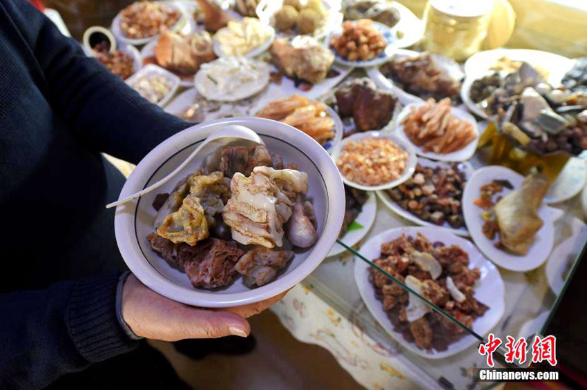 ‘돌 수집광’이 차린 ‘돌 잔칫상’… 진짜 같아
