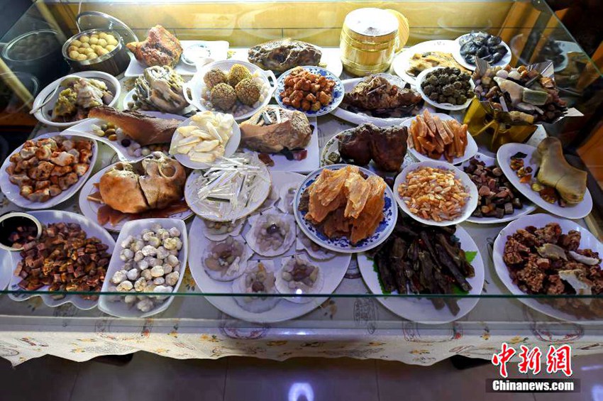 ‘돌 수집광’이 차린 ‘돌 잔칫상’… 진짜 같아