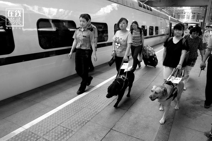 중국의 기차 안 풍경, 어제와 오늘 담다