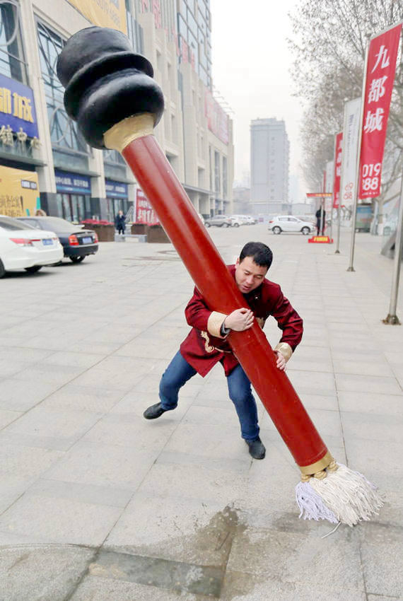 3m 거대 붓 만든 남자, 기네스북 등재 노려