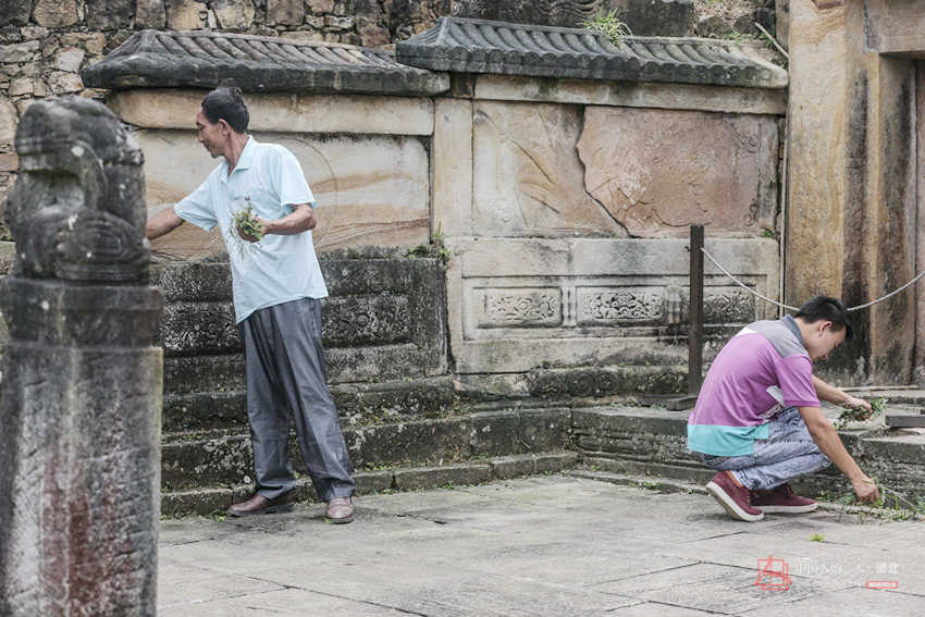 후베이 백년 토사왕묘의 마지막 묘지기