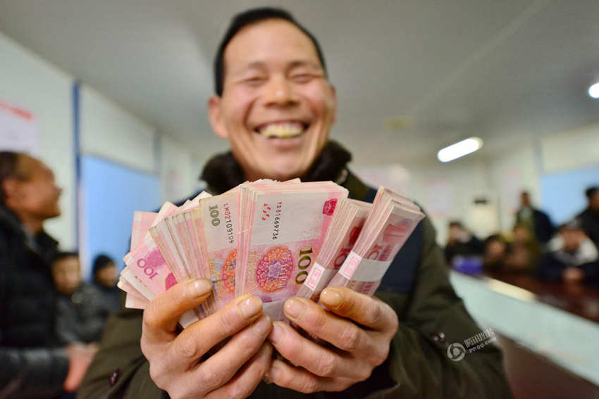 상하이 한 건설사, 100만 위안 임금 현찰로 지급
