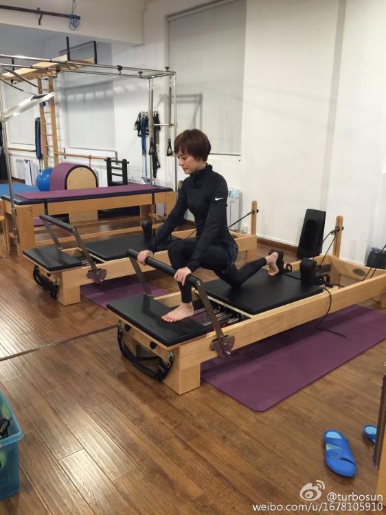 아침부터 고난도 동작 소화해내는 쑨리, ‘부지러난 여신’