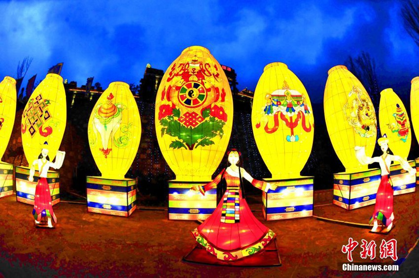 쓰촨 아바 신년 연등회, 장족 강족 문화 특색 담아내 