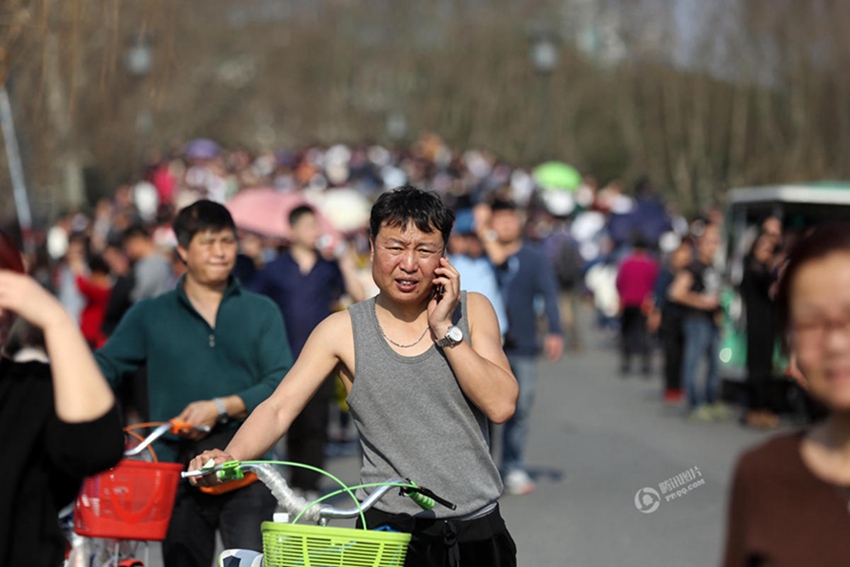 항저우에 찾아온 ‘여름’, 시민들 반팔 입고 거리로 나와