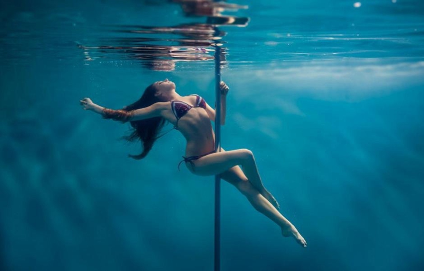 미국 사진작가 수중 폴댄스 사진 찍어… 섹시미 폭발