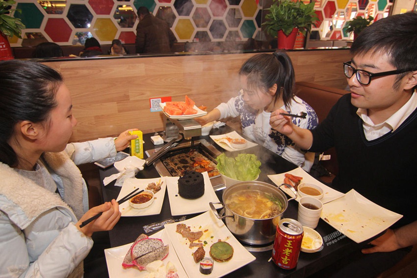 후베이 한 식당이 선보인 ‘연탄 케이크’ 뜨거운 반응