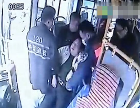승객 안전 확보하고 쓰러진 버스 기사…승객 안전이 일순위