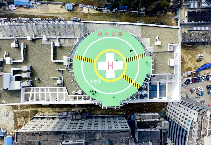 청두 軍종합병원 90m 옥상에 헬기장 건설…수술실로 직통