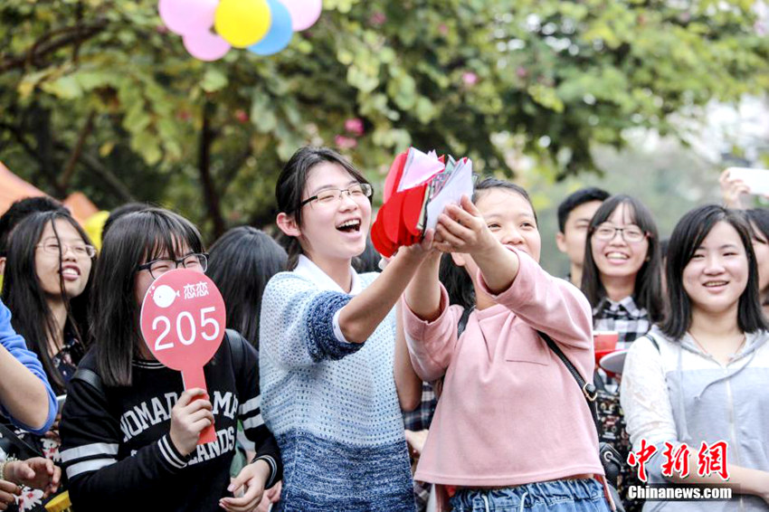 광저우 여학생들 ‘남학생 경매’로 ‘여성의 날’ 즐겨
