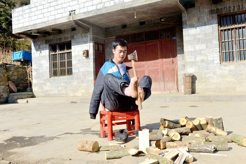 후베이의 팔이 없는 청년, 발로 모바일 쇼핑몰까지 운영