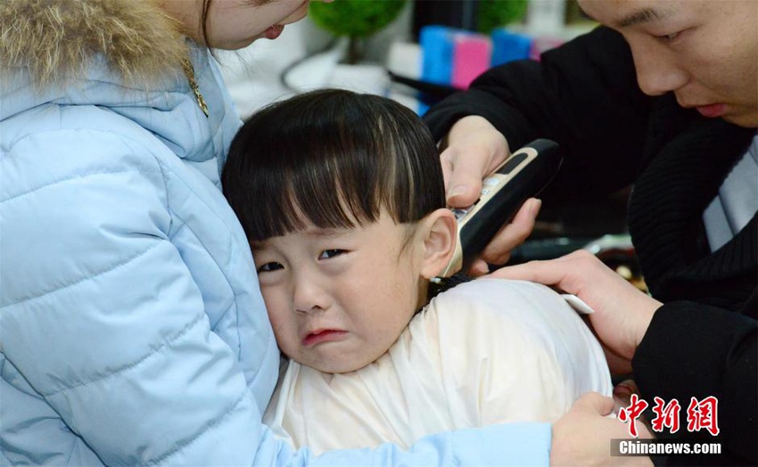 창춘 아이들 ‘용대두’날 맞아 귀여운 헤어스타일 선보여