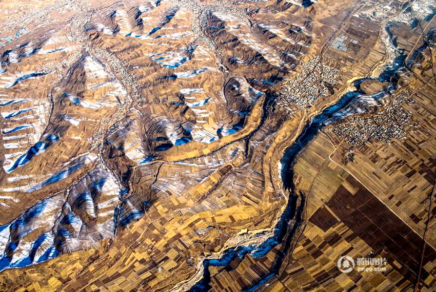 중국 사진작가가 선보인 황토고원 항공사진… 웅장한 자연