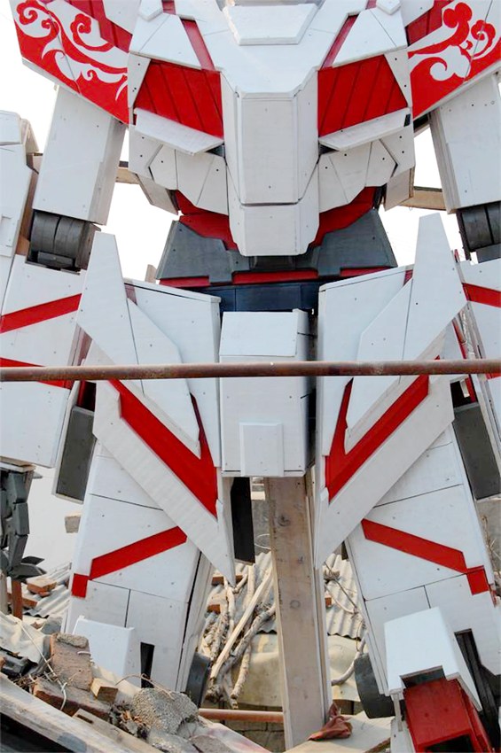 산둥에 6.6m 높은 목제 건담 모형 등장… 세계 유일