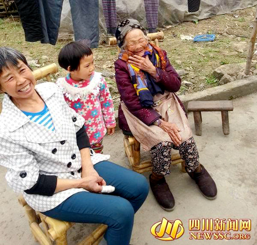 쓰촨, 110세 노인 돌본 61세 노인의 30년 세월