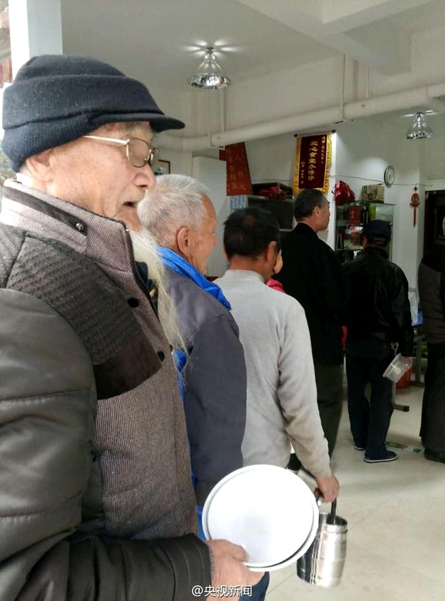 딸 유언 지켜온 쿤밍의 한 어머니…10년 동안 사랑 전해