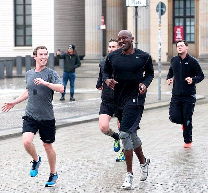 톈안먼광장 달리는 페이스북 CEO 마크 저커버그