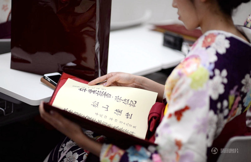 중국 사진작가가 찍은 일본 여자대학교의 졸업식 모습