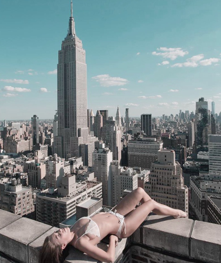 日사진작가 뉴욕 빌딩 옥상에서 섹시한 모델 화보 촬영