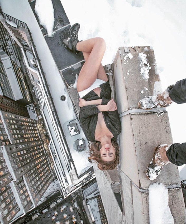 日사진작가 뉴욕 빌딩 옥상에서 섹시한 모델 화보 촬영