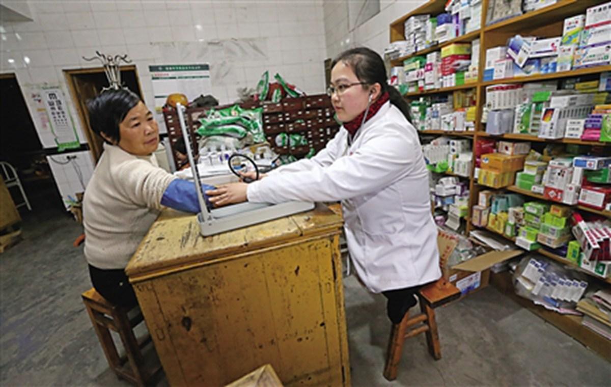 쓰촨 다리 없는 장애인, 시골의사로 15년 간 외길인생