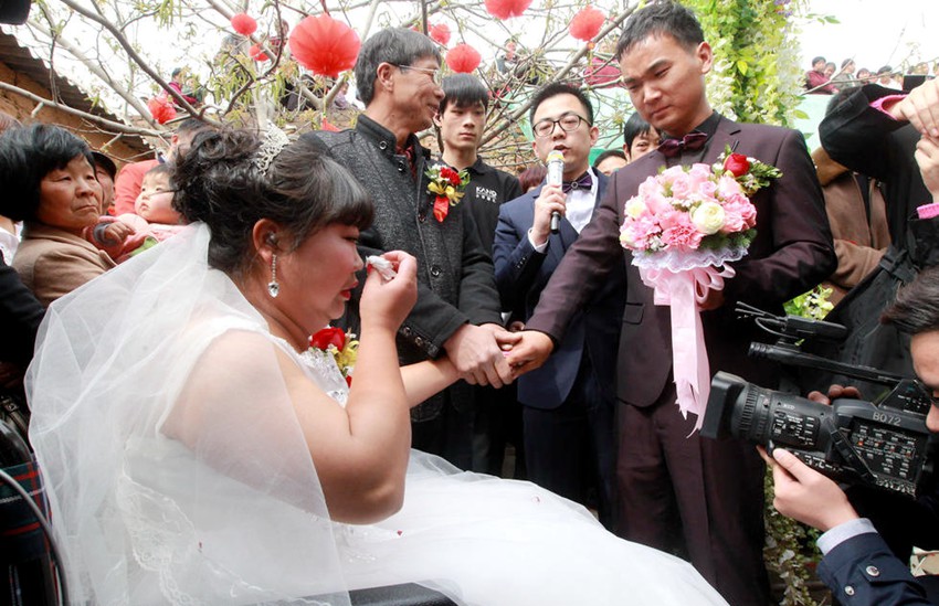 7년간의 연애, 눈물의 결혼식 그 사연은?