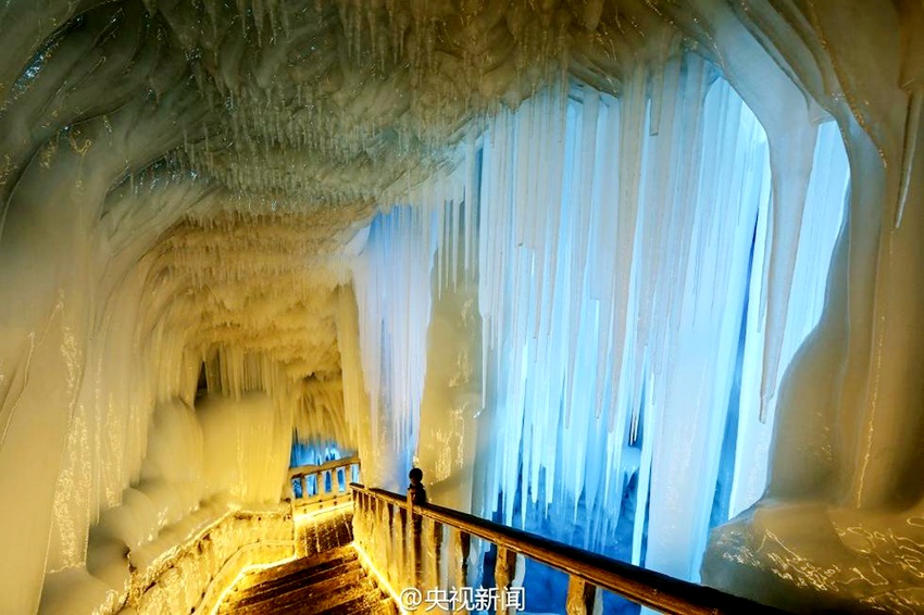산시 루야산, -4℃ 얼음 동굴 속 환상의 겨울 왕국