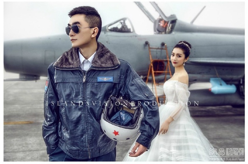중국 한 비행기 조종사, 전투기와 함께한 웨딩 사진