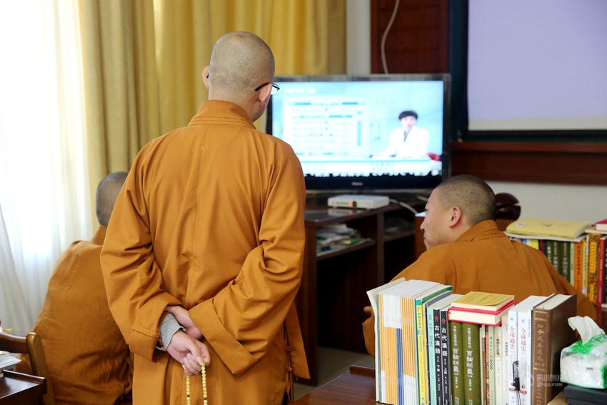 중국 불교학교 푸퉈산학원에 다니는 승려들