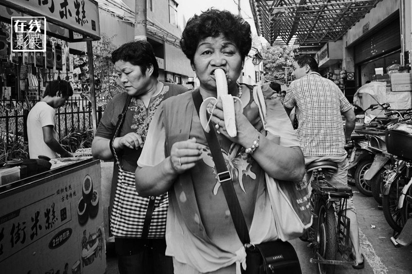 日 사진작가, 매일 2천장씩 찍은 상하이 거리