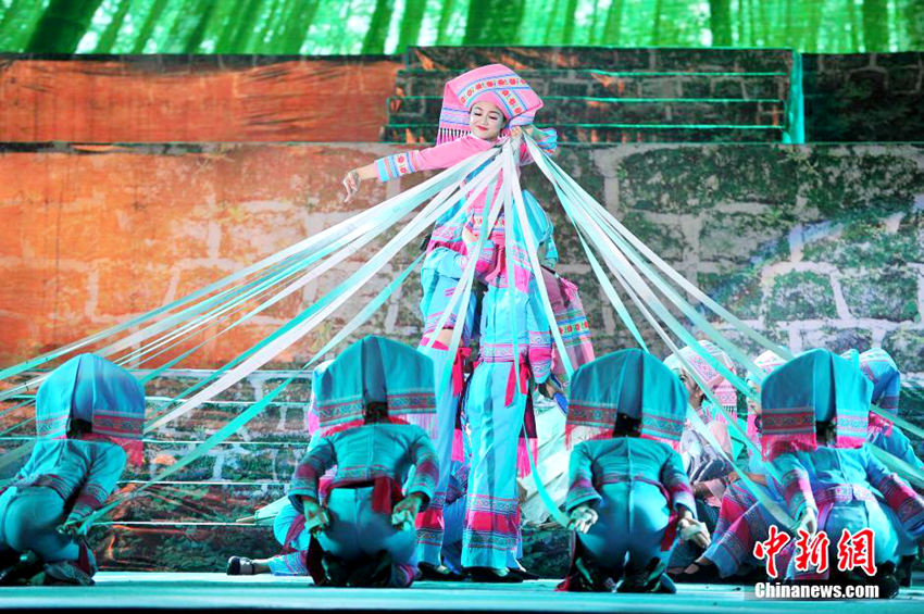 광시 장족 연극 축제, 결혼풍습 주제 개막 공연