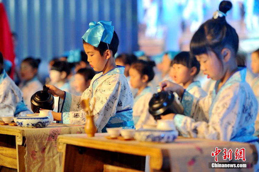 2016 쓰촨 국제 차 박람회 개막, 초등학생 다도 시연