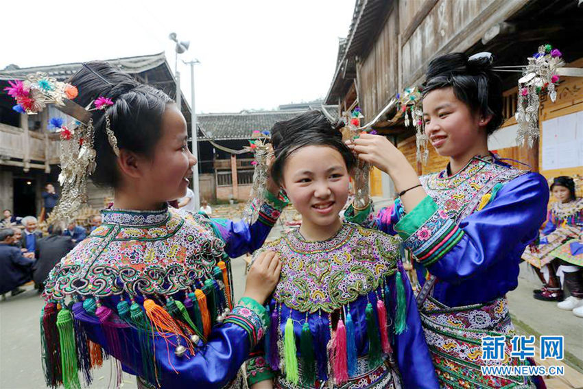 구이저우 동족 전통 명절 ‘주미제’, 전통 농경마을 재현