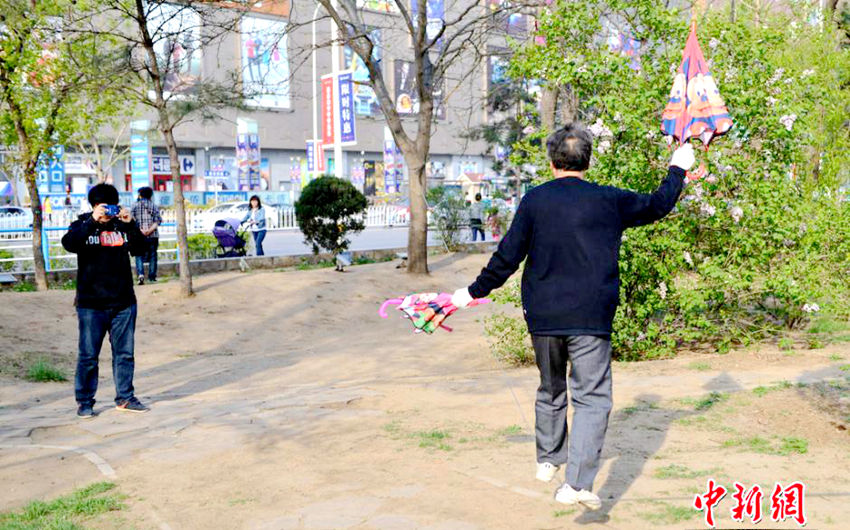 우산 들고 줄타기 하는 예순 노인, 젊음 유지 비결