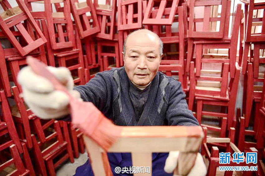푸저우 노인, 직접 만든 의자 800개 무상 기증