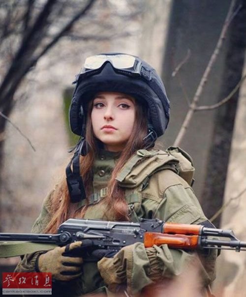 총기 수집이 취미인 러시아 미녀, 생긴 거랑은 딴판이네