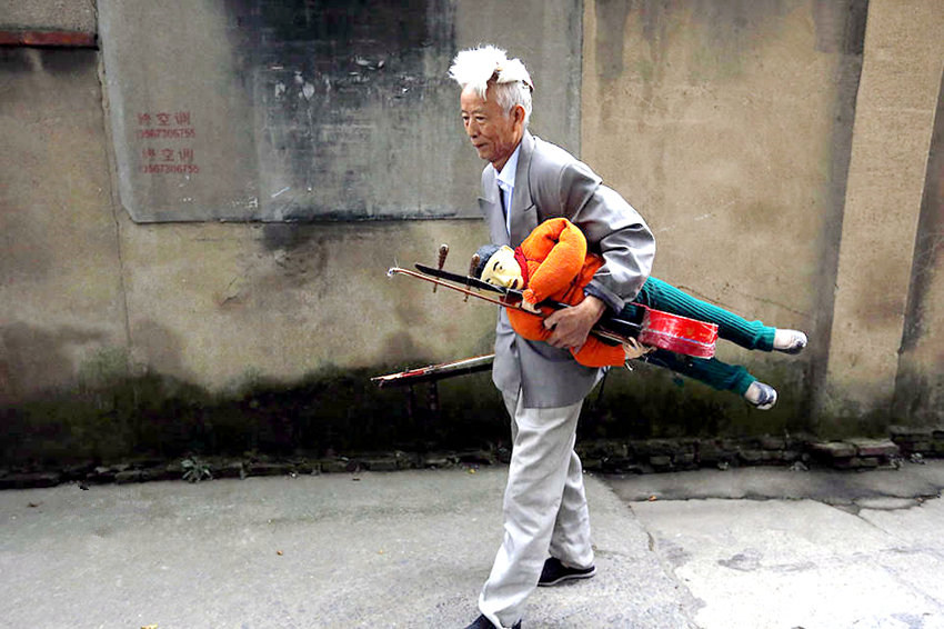 87세 노인과 점토인형의 ‘동행’